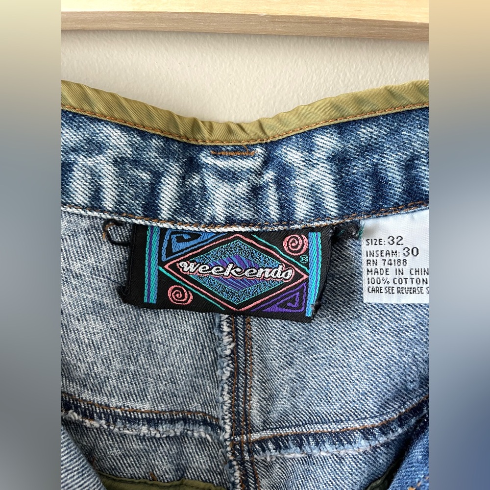 Vintage High-Rise Light Blue Jeans - Picture 4 of 9